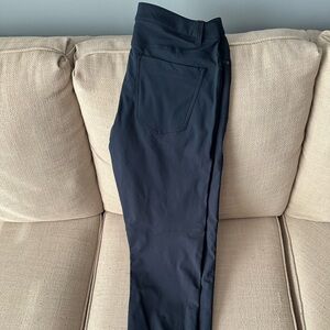 Size 31 ABC Classic-Fit 5 pocket pant 32”L Lululemon Navy Blue like new
